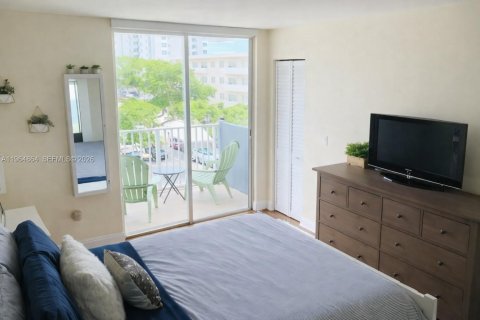 Купить кондоминиум в Норт-Бей-Виллидж, Флорида 2 спальни, 83.61м2, № 2026325 - фото 7