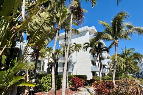 Купить кондоминиум в Норт-Бей-Виллидж, Флорида 2 спальни, 83.61м2, № 2026325 - фото 11