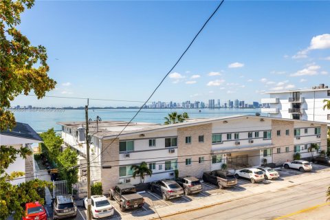 Condo in North Bay Village, Florida, 2 bedrooms  № 2026325 - photo 24