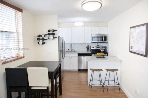 Купить кондоминиум в Норт-Бей-Виллидж, Флорида 2 спальни, 83.61м2, № 2026325 - фото 4