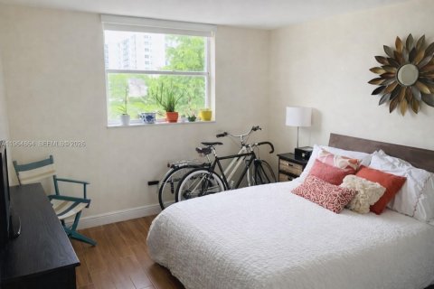 Купить кондоминиум в Норт-Бей-Виллидж, Флорида 2 спальни, 83.61м2, № 2026325 - фото 9