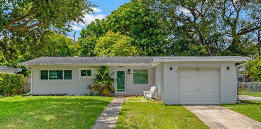 Villa ou maison à Cutler Bay, Floride 3 chambres, 147.16 m2 № 1896124