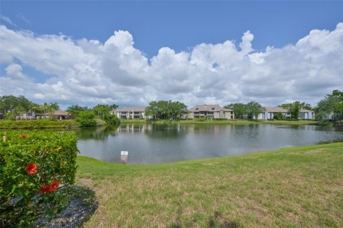 Condo in Saint Petersburg, Florida, 2 bedrooms  № 2107937 - photo 2