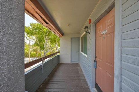 Condo in Saint Petersburg, Florida, 2 bedrooms  № 2107937 - photo 3