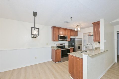 Condo in Saint Petersburg, Florida, 2 bedrooms  № 2107937 - photo 7