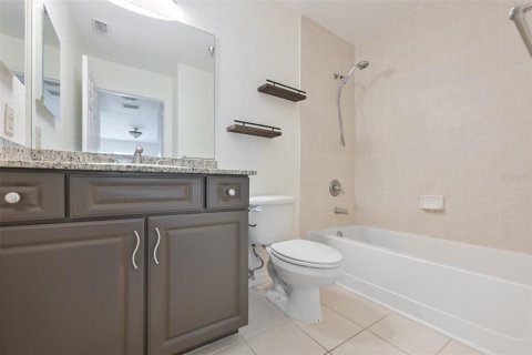 Condo in Saint Petersburg, Florida, 2 bedrooms  № 2107937 - photo 20
