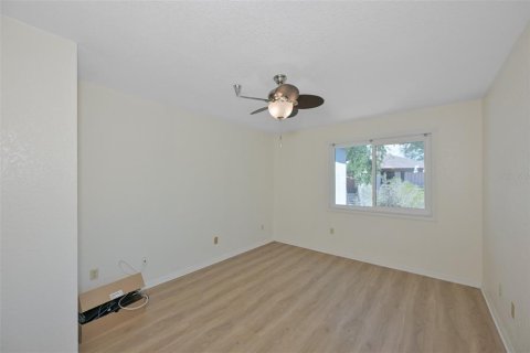 Condo in Saint Petersburg, Florida, 2 bedrooms  № 2107937 - photo 13