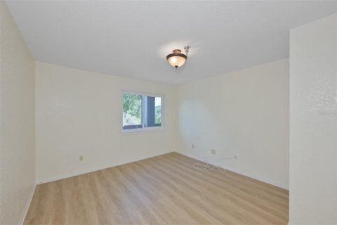 Condo in Saint Petersburg, Florida, 2 bedrooms  № 2107937 - photo 18