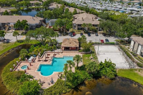 Condo in Saint Petersburg, Florida, 2 bedrooms  № 2107937 - photo 22