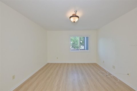 Condo in Saint Petersburg, Florida, 2 bedrooms  № 2107937 - photo 17