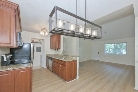Condo in Saint Petersburg, Florida, 2 bedrooms  № 2107937 - photo 11