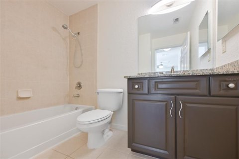 Condo in Saint Petersburg, Florida, 2 bedrooms  № 2107937 - photo 16