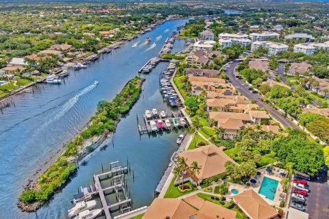 Снять в аренду кондоминиум в Джуно-Бич, Флорида 2 спальни, 120.87м2, № 1092376 - фото 1