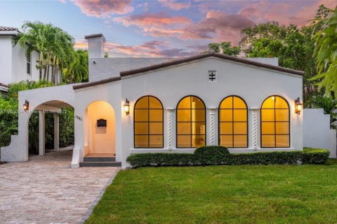 Casa en Coral Gables, Florida 4 dormitorios, 221.85 m2 № 1955041