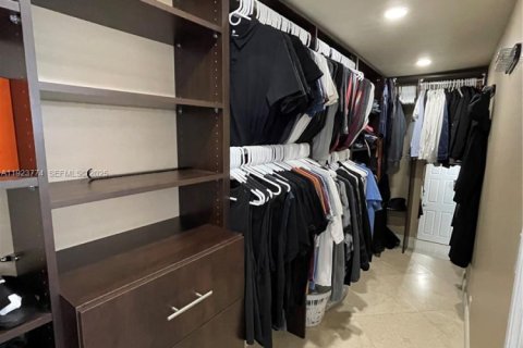 Casa en venta en Fort Lauderdale, Florida, 3 dormitorios, 194.63 m2 № 1981996 - foto 17