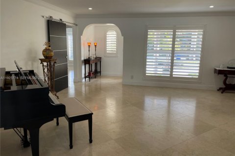 Casa en venta en Fort Lauderdale, Florida, 3 dormitorios, 194.63 m2 № 1981996 - foto 8