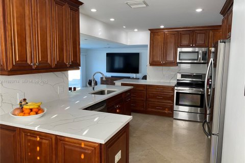 Casa en venta en Fort Lauderdale, Florida, 3 dormitorios, 194.63 m2 № 1981996 - foto 12