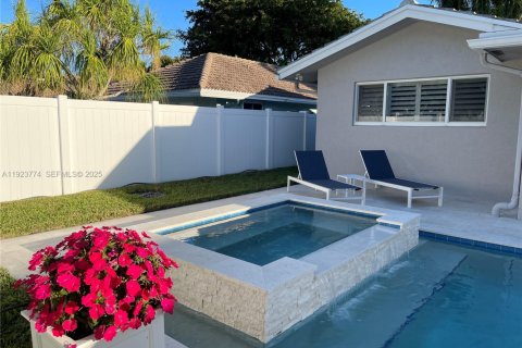 Casa en venta en Fort Lauderdale, Florida, 3 dormitorios, 194.63 m2 № 1981996 - foto 26