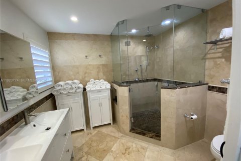 Casa en venta en Fort Lauderdale, Florida, 3 dormitorios, 194.63 m2 № 1981996 - foto 16