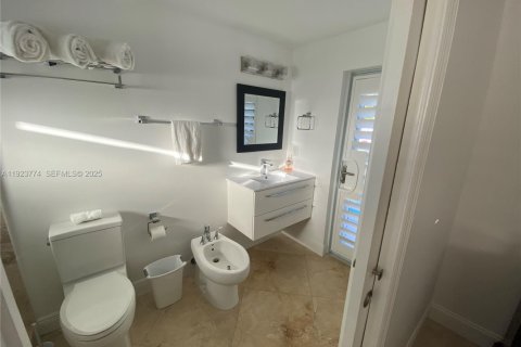 Casa en venta en Fort Lauderdale, Florida, 3 dormitorios, 194.63 m2 № 1981996 - foto 23