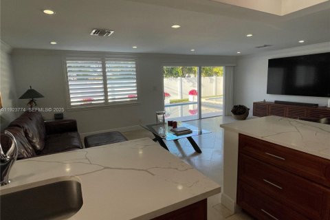 Casa en venta en Fort Lauderdale, Florida, 3 dormitorios, 194.63 m2 № 1981996 - foto 13
