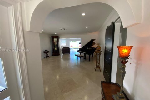 Casa en venta en Fort Lauderdale, Florida, 3 dormitorios, 194.63 m2 № 1981996 - foto 4