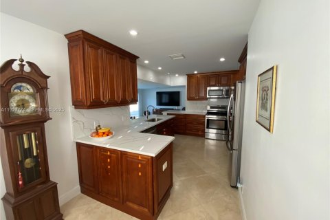 Casa en venta en Fort Lauderdale, Florida, 3 dormitorios, 194.63 m2 № 1981996 - foto 11