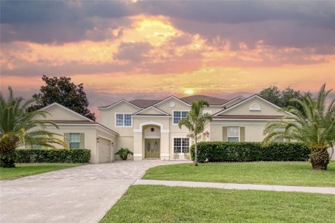 House in Clermont, Florida 5 bedrooms, 397.25 sq.m. № 2225092