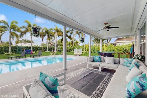 House in Wellington, Florida 5 bedrooms, 211.72 sq.m. № 2177038