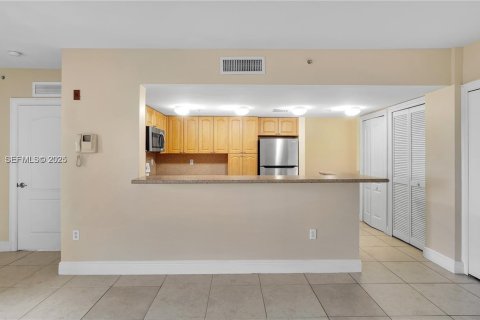 Condominio en alquiler en Medley, Florida, 1 dormitorio, 73.67 m2 № 1990267 - foto 20