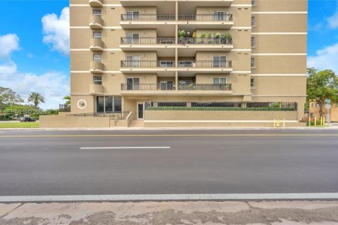 Condominio en alquiler en Medley, Florida, 1 dormitorio, 73.67 m2 № 1990267 - foto 18