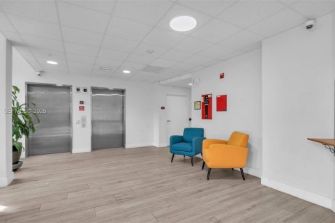 Condominio en alquiler en Medley, Florida, 1 dormitorio, 73.67 m2 № 1990267 - foto 15