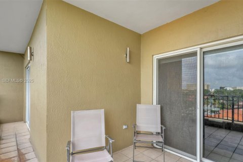 Condominio en alquiler en Medley, Florida, 1 dormitorio, 73.67 m2 № 1990267 - foto 12