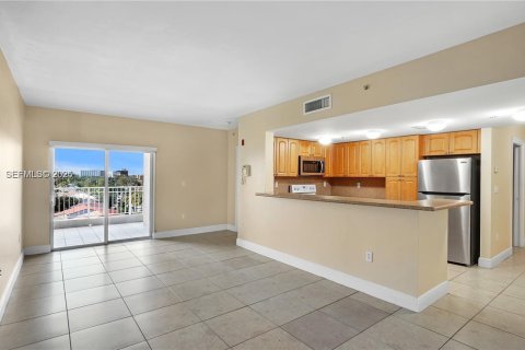 Condominio en alquiler en Medley, Florida, 1 dormitorio, 73.67 m2 № 1990267 - foto 1