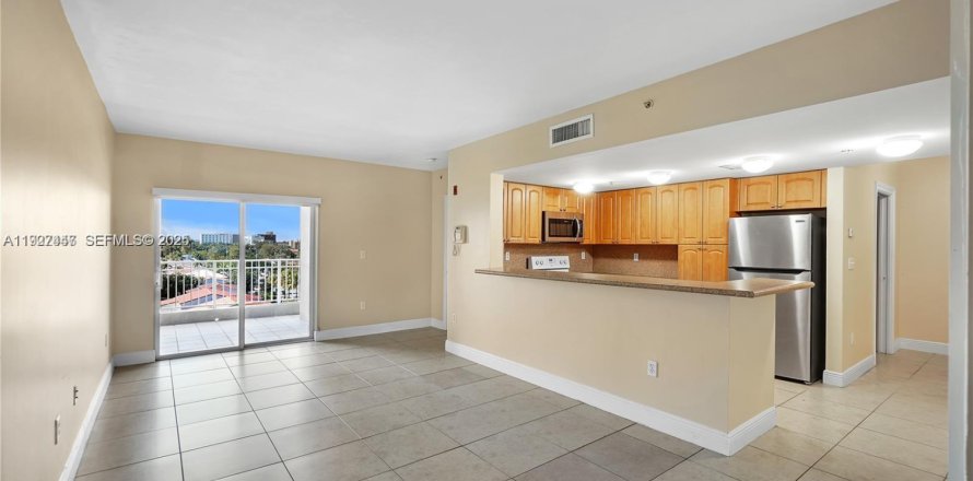 Condominio en Medley, Florida, 1 dormitorio  № 1990267