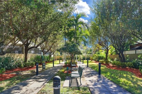 Condominio en alquiler en Medley, Florida, 1 dormitorio, 73.67 m2 № 1990267 - foto 17