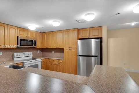 Condominio en alquiler en Medley, Florida, 1 dormitorio, 73.67 m2 № 1990267 - foto 28