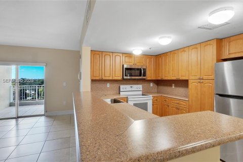 Condominio en alquiler en Medley, Florida, 1 dormitorio, 73.67 m2 № 1990267 - foto 21