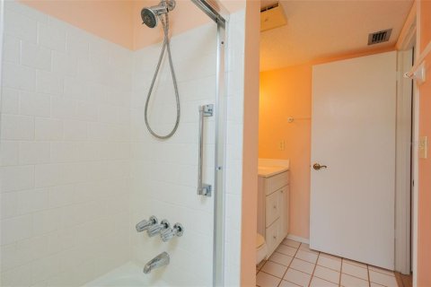 Condo in Bradenton, Florida, 2 bedrooms  № 2091565 - photo 28