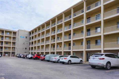 Condo in Bradenton, Florida, 2 bedrooms  № 2091565 - photo 3