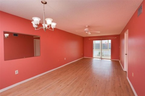 Condo in Bradenton, Florida, 2 bedrooms  № 2091565 - photo 8
