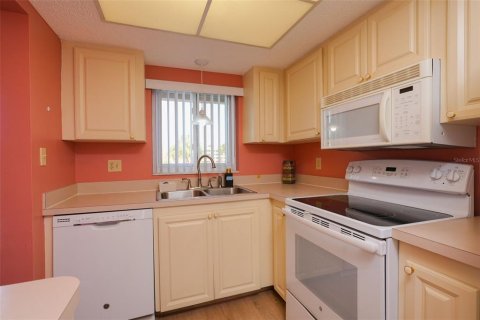 Condo in Bradenton, Florida, 2 bedrooms  № 2091565 - photo 15