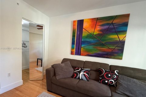 Copropriété à louer à Hollywood, Floride: 2 chambres, 104.14 m2 № 2085748 - photo 12