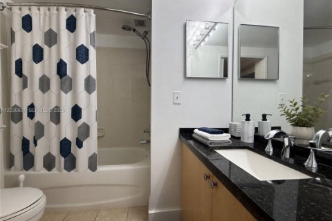 Copropriété à louer à Hollywood, Floride: 2 chambres, 104.14 m2 № 2085748 - photo 9
