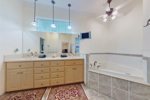 House in New Smyrna Beach, Florida 3 bedrooms, 234.11 sq.m. № 2123083 - photo 24