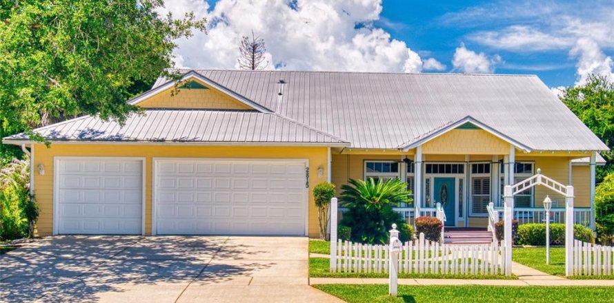 House in New Smyrna Beach, Florida 3 bedrooms, 234.11 sq.m. № 2123083