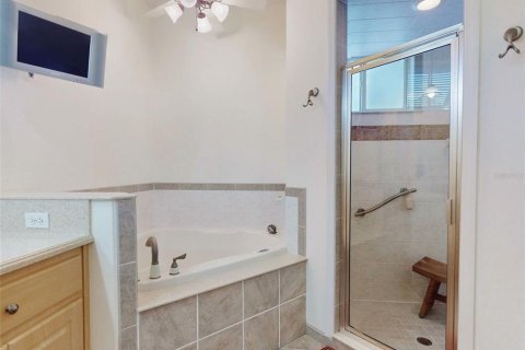 House in New Smyrna Beach, Florida 3 bedrooms, 234.11 sq.m. № 2123083 - photo 23
