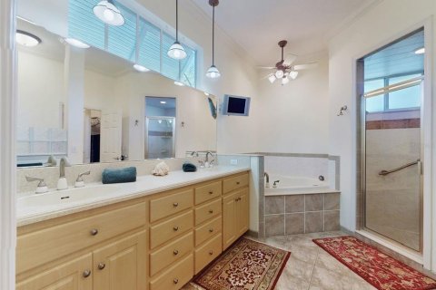 House in New Smyrna Beach, Florida 3 bedrooms, 234.11 sq.m. № 2123083 - photo 22