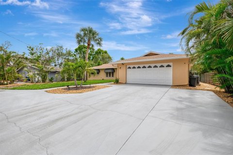 Villa ou maison à louer à Sarasota, Floride: 3 chambres, 193.24 m2 № 1805924 - photo 3