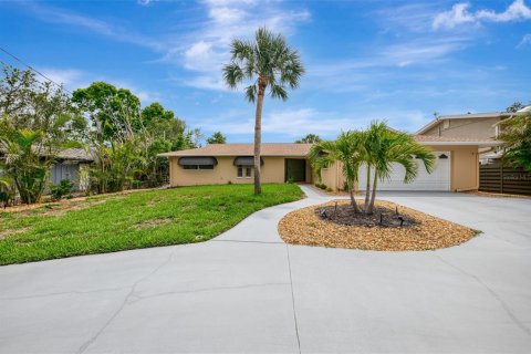 Villa ou maison à louer à Sarasota, Floride: 3 chambres, 193.24 m2 № 1805924 - photo 2